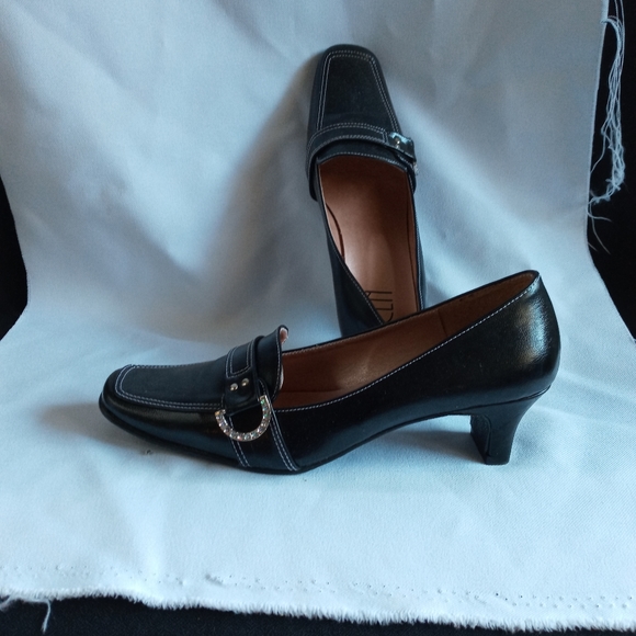 Women's shoes - Picture 2 of 3
